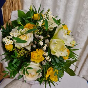 04 - Bouquet rond Amaryllis blanche, renoncule jaune, euphorbia blanche