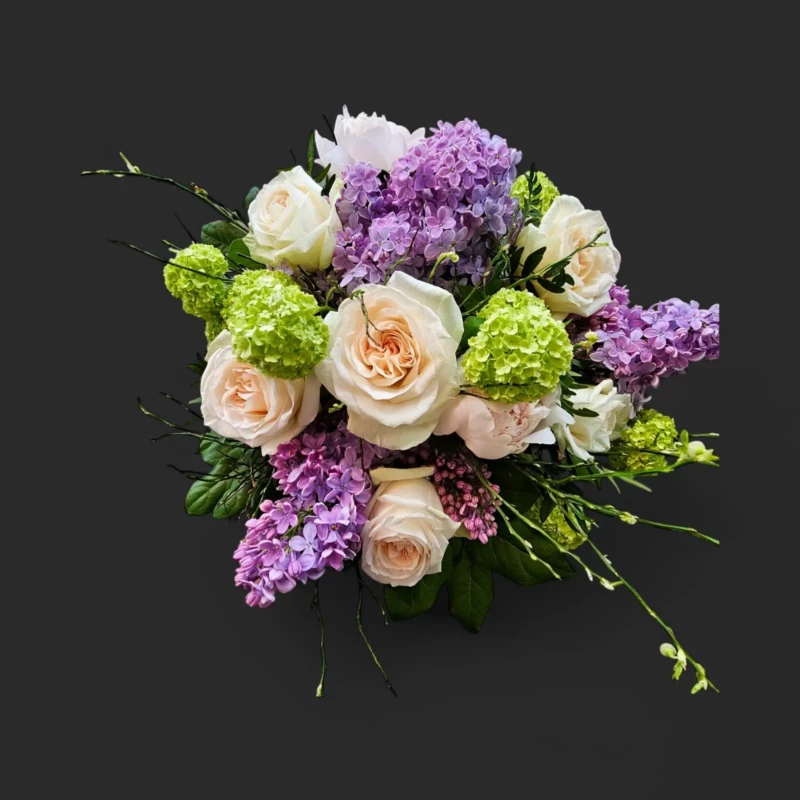 bouquet pastel geneve – roses crème, lilas mauve et hortensias verts, élégance printanière
